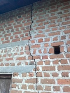 Crack on the wall 2